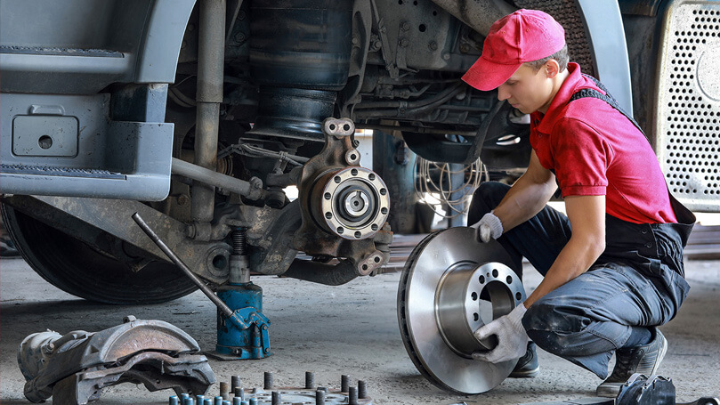 What Are the Duties of a Truck Mechanic?